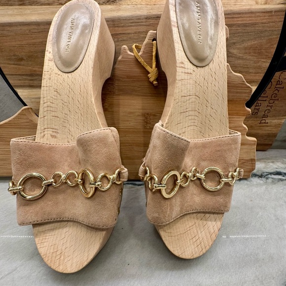 Ann Taylor Clogs - Tan Suede with Chain Accent-7M - Picture 12 of 14